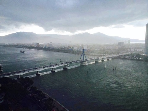 Dự báo thời tiết ngày 27/10: Bắc Bộ tăng nhiệt, Đà Nẵng đề phòng tố, lốc