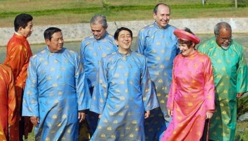 Trang phục truyền thống độc đáo của những nhà lãnh đạo thế giới khi dự Hội nghị APEC