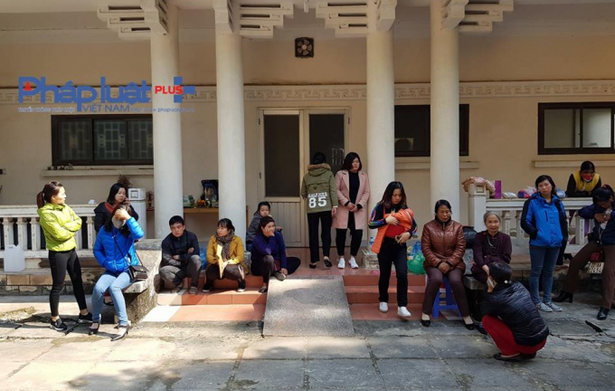 Bé 5 tháng tuổi tử vong bất thường, gia đình vây kín bệnh viện