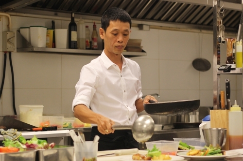 Từ anh chàng phụ bán bánh canh đến ông chủ các nhà hàng Châu Âu