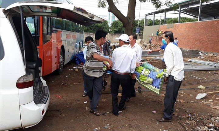 Tá hỏa phát hiện người đàn ông tử vong bất thường trên xe khách