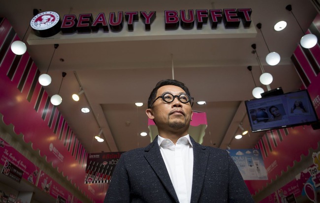 Xây dựng đế chế mỹ phẩm, lãi gần 2tỷ USD nhờ bán son và dưỡng da