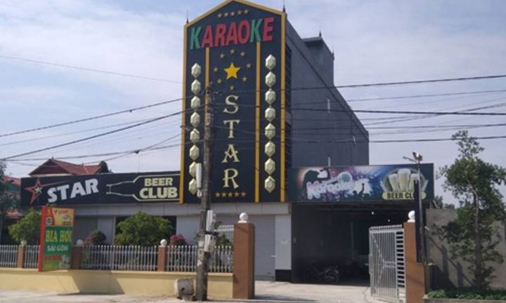 Tạm giữ 5 côn đồ chém người trong quán karaoke