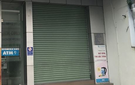 Bắt thanh niên bịt mặt xông vào định cướp ngân hàng ở miền Tây