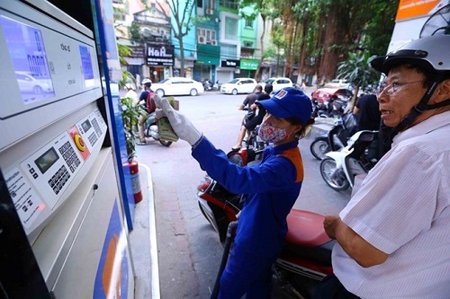 Từ 15h chiều nay giá xăng tăng 271 đồng/lít