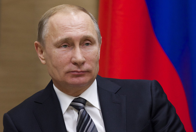 Bé gái lớp 3 được tặng iPhone X nhờ làm thơ về Tổng thống Putin