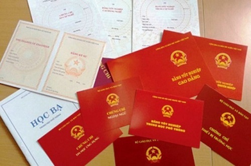 Dùng 2 bằng giả, Chủ tịch xã bị kỷ luật cắt hết chức vụ Đảng