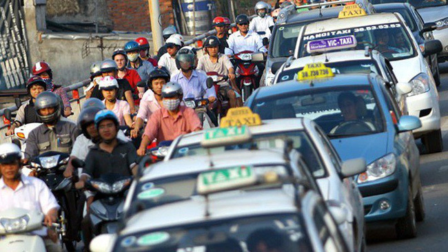 Bộ GTVT “tuýt còi” trước đề xuất gia hạn niên hạn của Hiệp hội Taxi