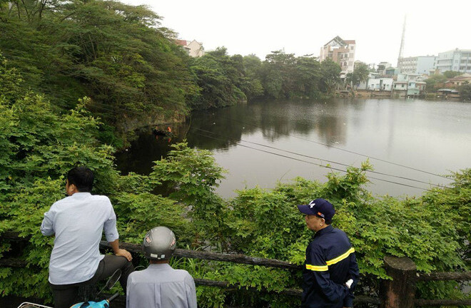Cãi nhau với bạn trai, người phụ nữ 30 tuổi nhảy xuống hồ tự tử