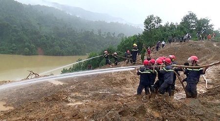 Thêm vụ sạt lở núi ở Quảng Nam khiến 2 người mất tích
