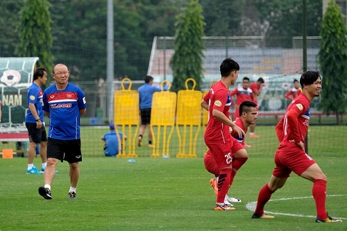 Lý do nào HLV Park Hang Seo nói không với đội bóng cũ của cựu HLV Hữu Thắng?