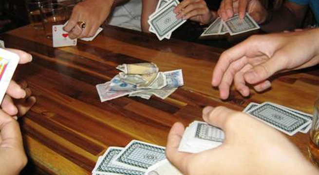 Đột kích sòng bạc tại nhà hàng bỏ hoang, bắt quả tang 9