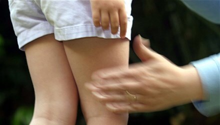 Bảo vệ giở trò đồi bại với 6 nữ sinh tiểu học lĩnh 20 năm tù