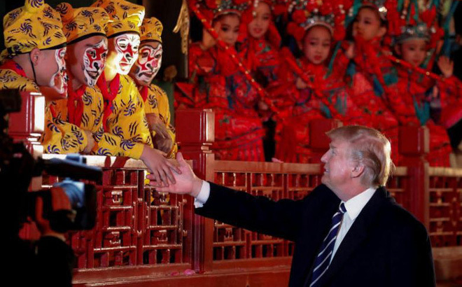 Video: Tổng thống Trump xem kinh kịch ở Tử Cấm Thành