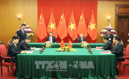 Việt Nam - Trung Quốc ký kết và trao 19 văn kiện hợp tác