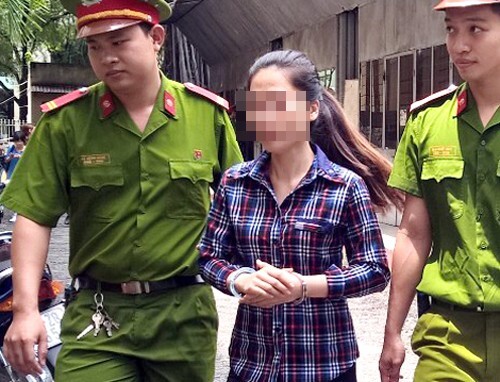 Cô gái trẻ đâm chết kẻ sàm sỡ ở Sài Gòn bật khóc khi nhắc đến cha mẹ