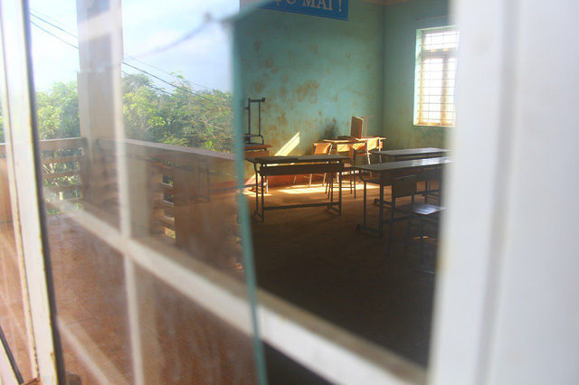 Kỳ lạ ngôi trường chỉ có 45 học sinh, 16 phòng học bị bỏ trống