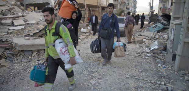 Iran dừng tìm kiếm cứu hộ sau động đất khiến hơn 400 người thiệt mạng