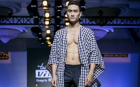 Lương Gia Huy khiến fans nữ “điêu đứng” vì khoe cơ bụng trên sàn catwalk