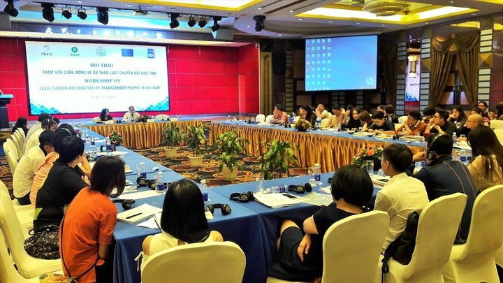 Khoảng 500 nghìn người Việt muốn chuyển giới