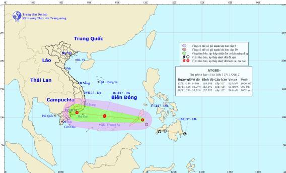 Áp thấp nhiệt đới giật cấp 9 có khả năng mạnh thành bão, áp sát Biển Đông
