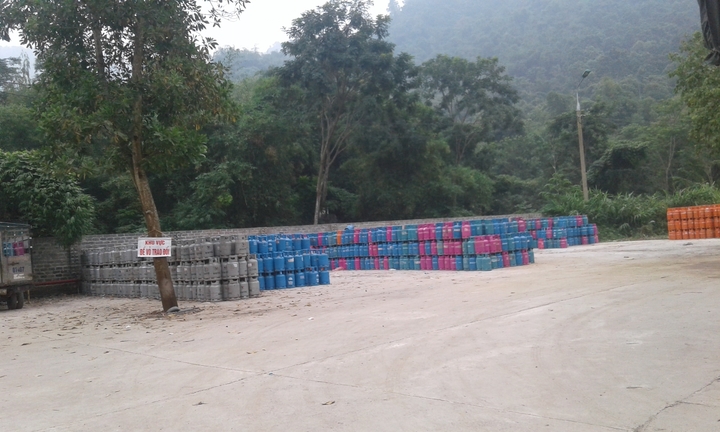 Phát hiện một cơ sở sang chiết gas nghi “cắt tai, mài vỏ” ở Hòa Bình