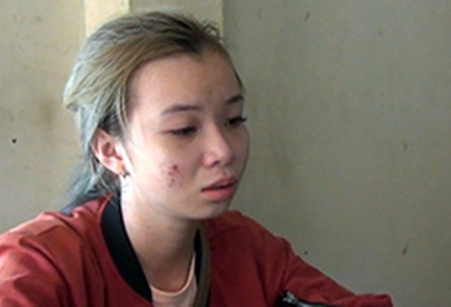 Mất tiền liên tục, chủ tiệm trang điểm lắp camera bắt cô học trò trộm tiền