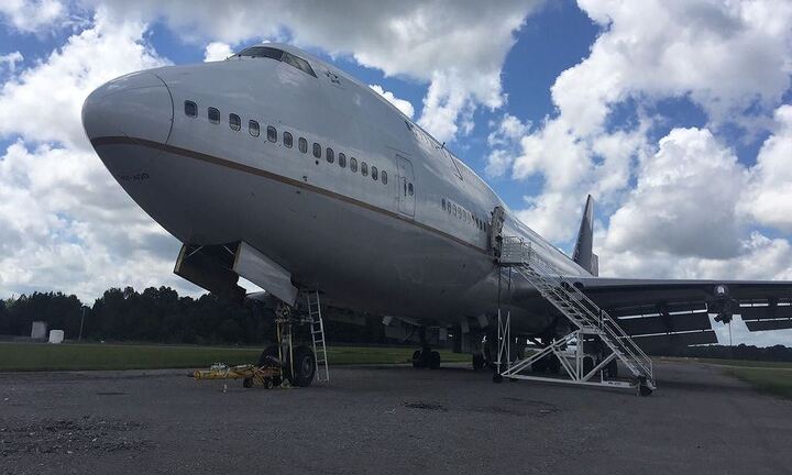 Đấu giá trực tuyến hai máy bay Boeing 747