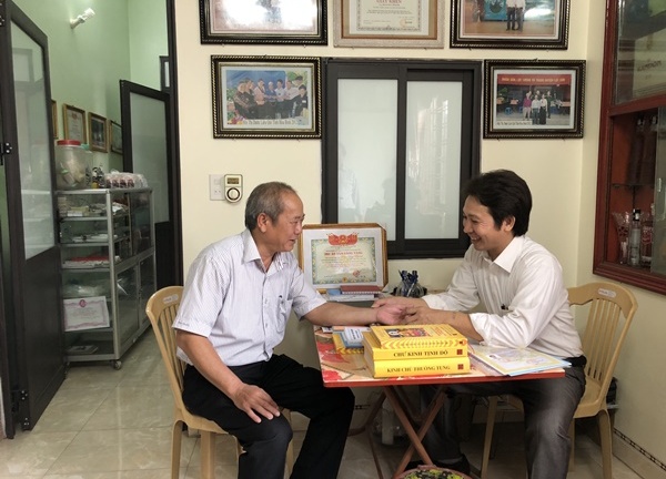 Đi tìm vị lương y nổi tiếng chữa khỏi đau dạ dày từ nguyên liệu núi rừng