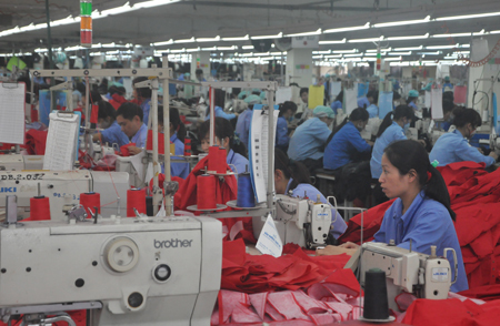 Chậm báo cáo thông tin, Tổng công ty May Hưng Yên bị phạt 70 triệu đồng