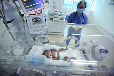 1 trong 4 cháu sinh non tử vong ở Bắc Ninh: Cha mẹ mong ngóng con thụ tinh ống nghiệm, ai ngờ con ra đi
