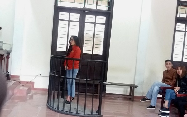 Đánh người chia sẻ bài viết về giò me dởm lên facebook, cô gái trẻ lãnh án tù