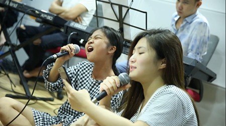 Đột nhập phòng tập của thí sinh Giọng hát Việt nhí trước thềm chung kết