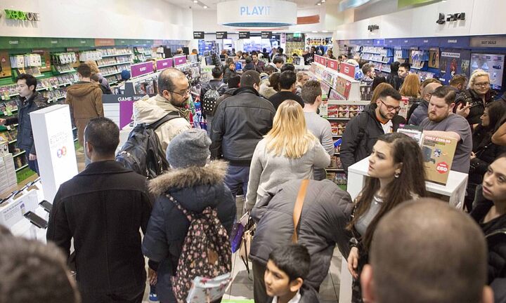 Cuồng Black Friday: Người dân Anh chi hàng nghìn tỷ đồng cho ngày mua sắm