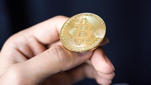 Giá bitcoin hôm nay 25/11: Giá bitcoin tăng vọt vượt 8.000 USD