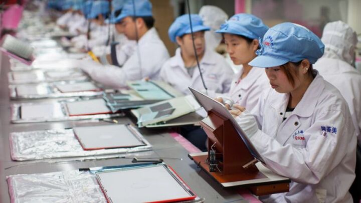 Foxconn chấm dứt hợp đồng với học sinh làm thêm giờ