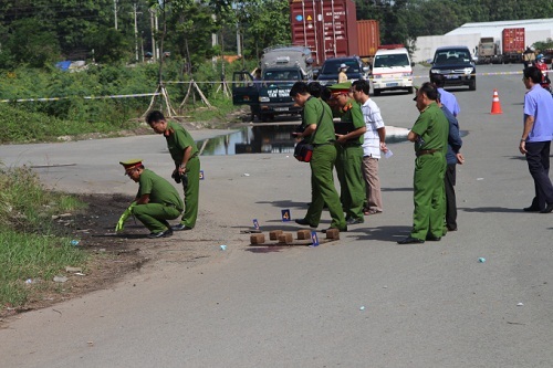 Phát hiện thi nam thanh niên trong bụi cỏ với nhiều vết thương trên người