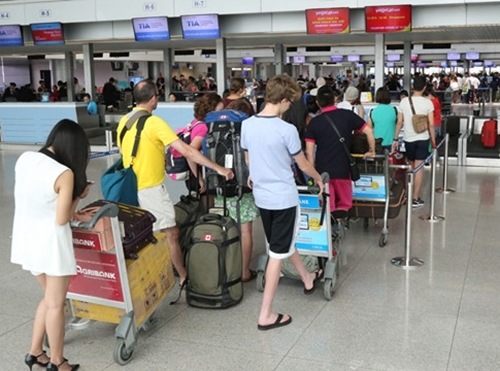 Bằng lái, thẻ nhà báo không được dùng làm thủ tục check-in lên máy bay từ 15/1/2018