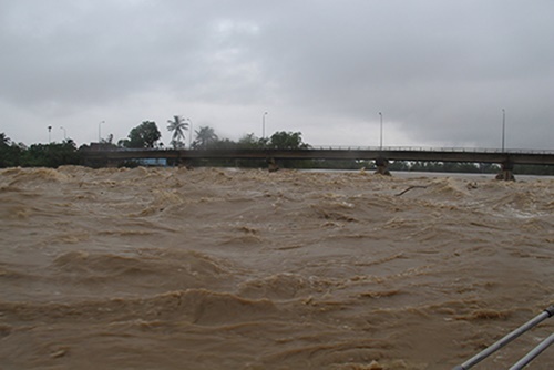 Nha Trang chìm trong biển nước vì hồ thủy điện xả lũ