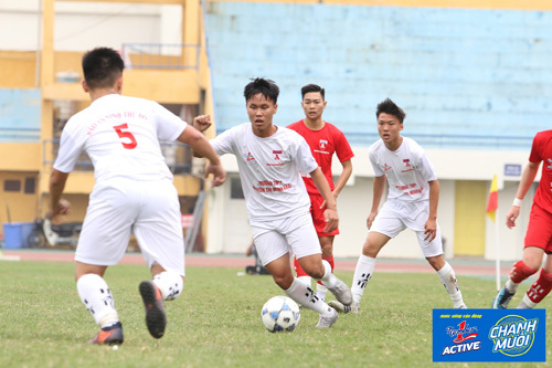 Trận chung kết nghẹt thở của Giải bóng đá học sinh Hà Nội tranh Cup Number 1 Active lần thứ 17