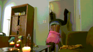 Cười ra nước mắt với những trò lố của các cô nàng thích thể hiện