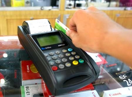 Ngành thuế TP HCM đề xuất người ăn nhà hàng trả tiền bằng thẻ