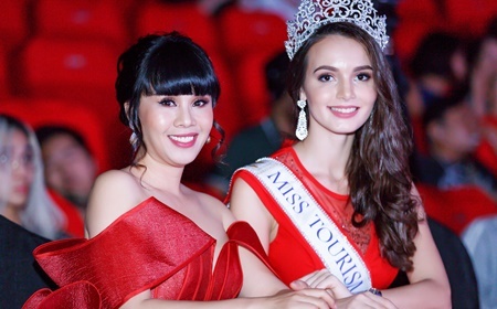 Hoa hậu Hằng Nguyễn: “Đại diện Việt Nam thắng Mrs World Peace 2017 xứng đáng”