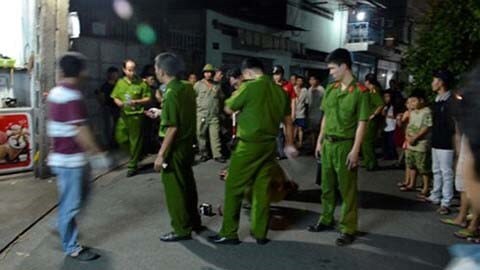 Tạm giữ hình sự kẻ đoạt mạng cha ruột ngay trước cửa nhà