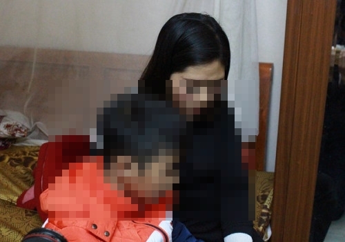 Hà Nội: Bé trai 9 tuổi nghi bị bố đẻ dùng dây điện bạo hành dã man