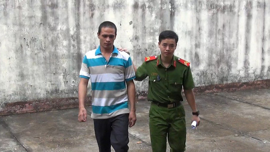 Bắt tạm giam gã 'yêu râu xanh' giở trò đồi bại với bé gái 10 tuổi
