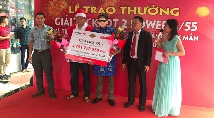 Trúng Jackpot 2 gần 5 tỉ đồng nhờ ngày sinh nhân viên bán hàng