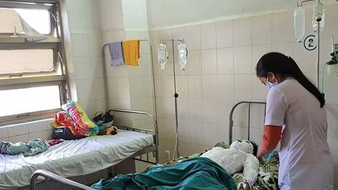 Vụ nam sinh bị phóng điện: Trèo cột điện để chứng minh tình yêu