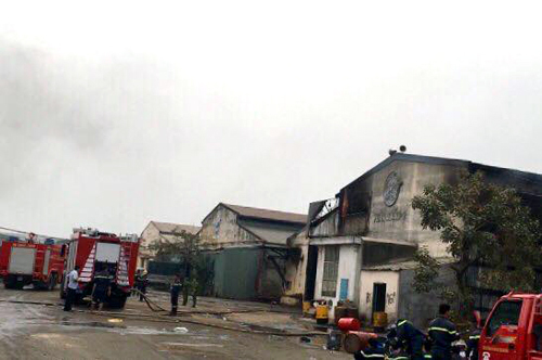 Cháy xưởng gỗ ở Bình Dương, 2 công nhân tử vong