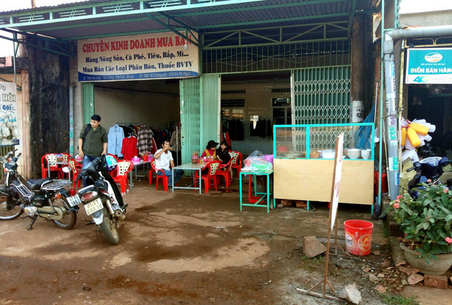 Truy bắt kẻ nổ súng bắn một người trọng thương tại quán bún